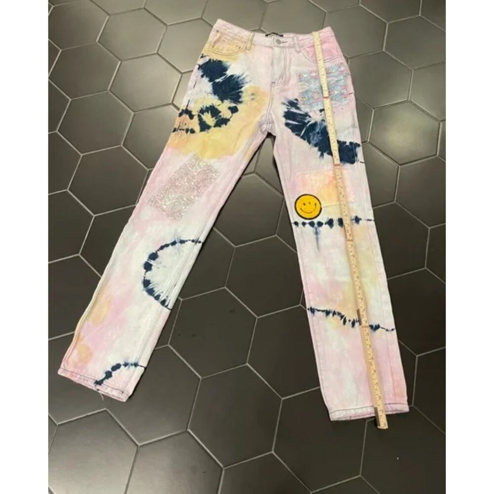 Poster Grl x DollsKill Twisted Rhythm Patched Tie Dye Jeans Sz Small NWOT - Picture 7 of 11
